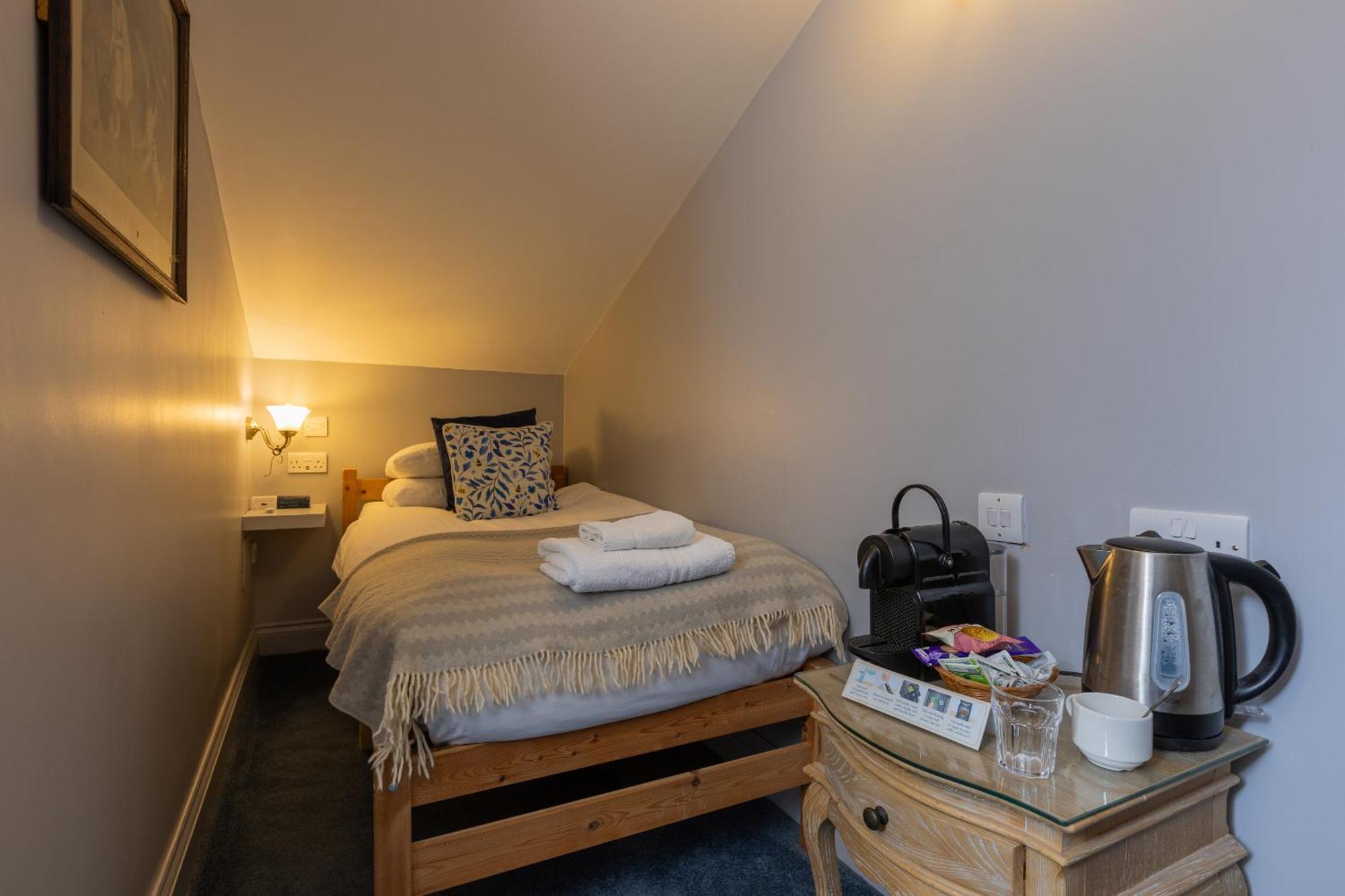 Blue Boar Hotel Maldon Oda fotoğraf
